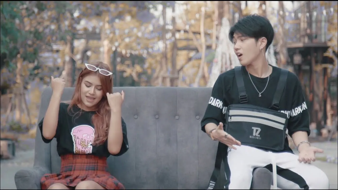 อย่ายิ้ม (smile)