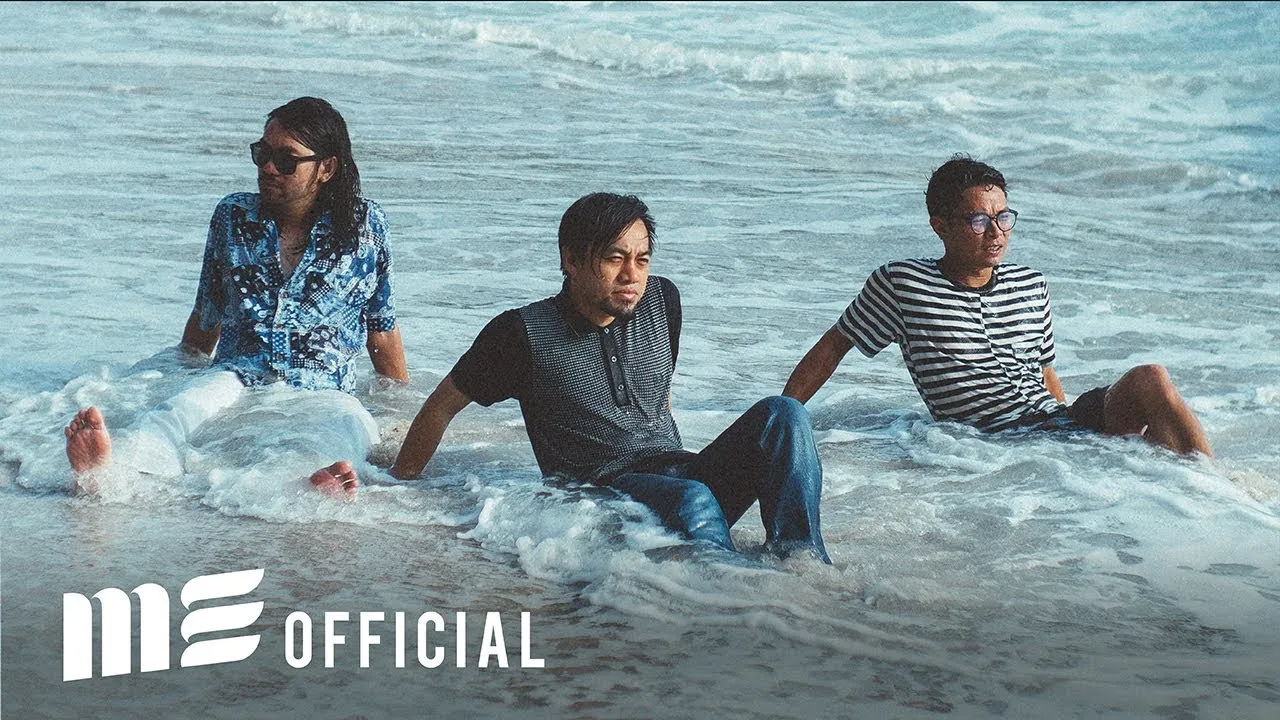 ในวันที่ความเศร้าพาเรามาทะเล (S.O.S)