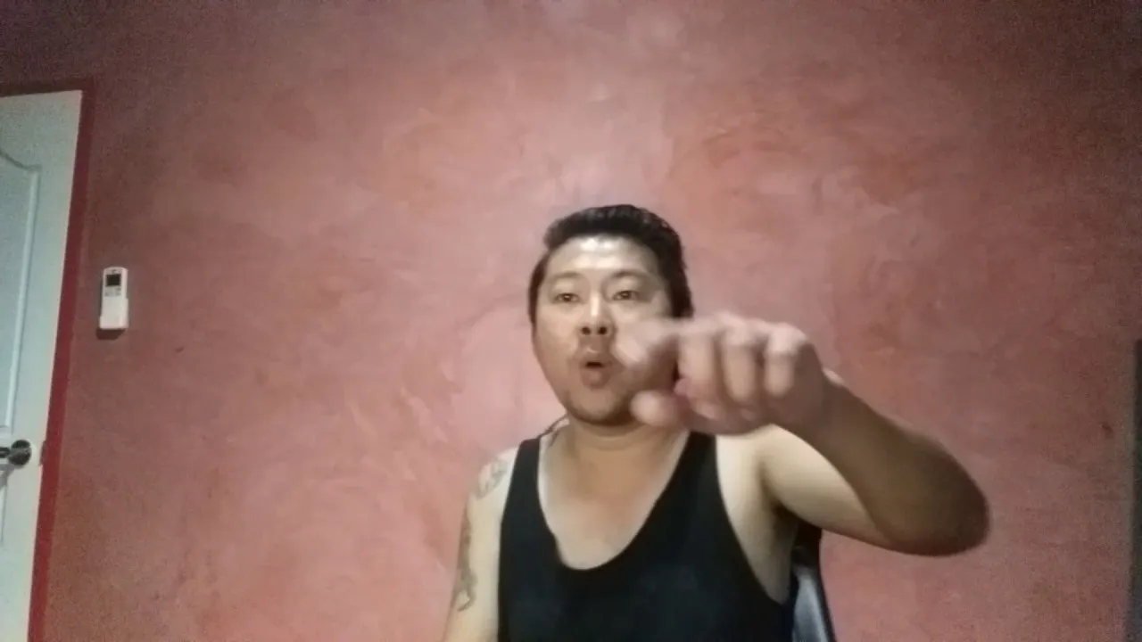 ก้มกราบรถกู