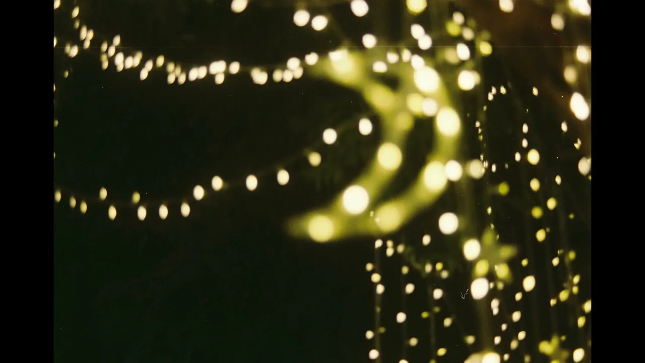 รอยยิ้มแสงไฟและสายตา..