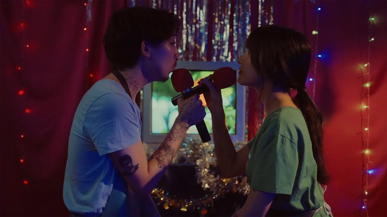 ฉันแอบซ่อนน้ำตาใต้หน้าที่มีรอยยิ้ม