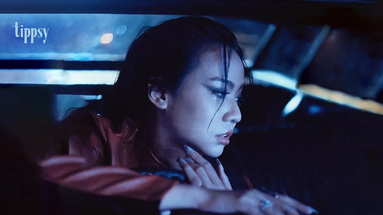 พวงมาลัยและคราบน้ำตา