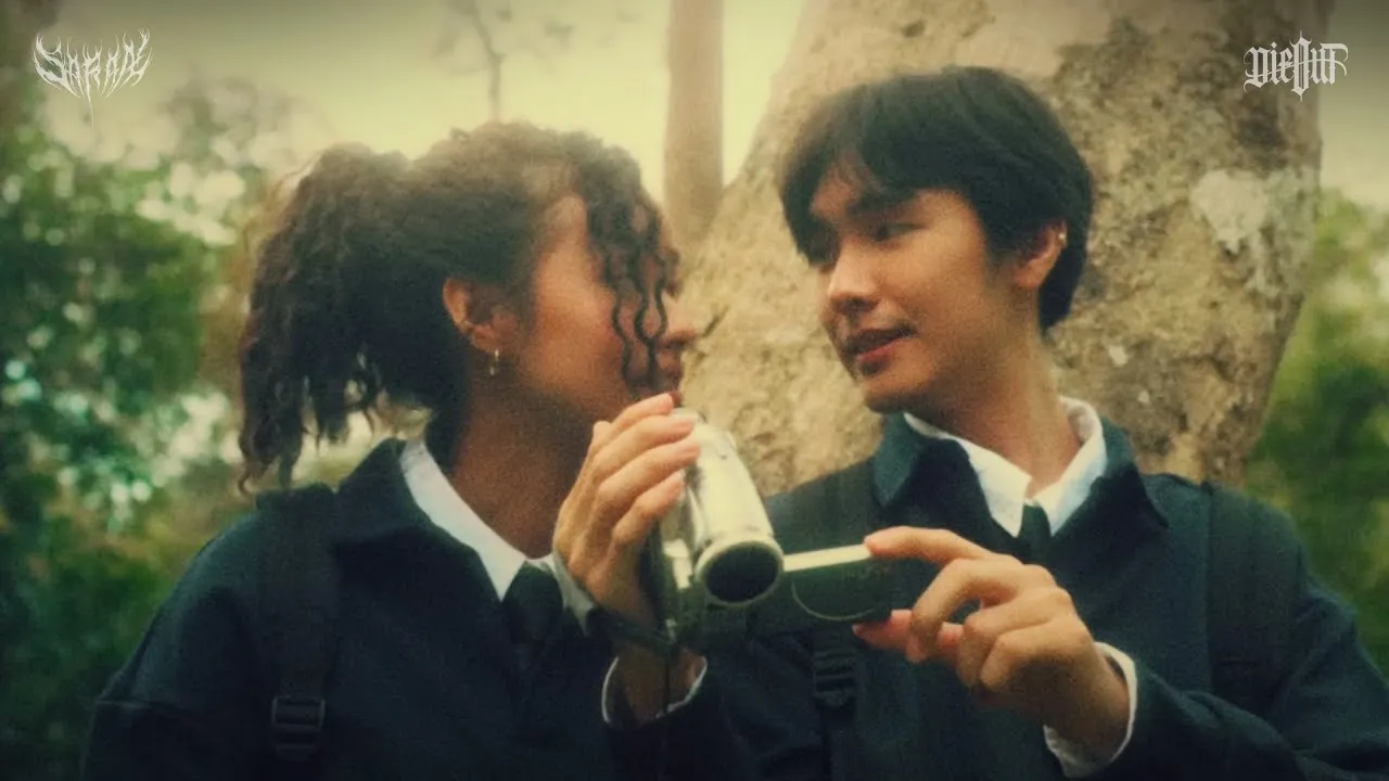 อยู่กับฉันก่อน