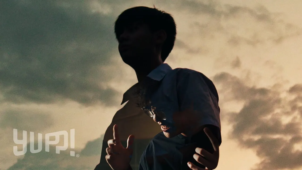 แย้มบาน